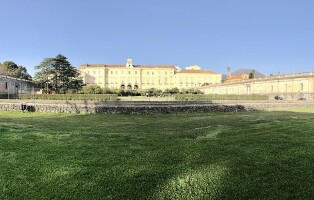1280px-reggia_di_portici_-_panorama