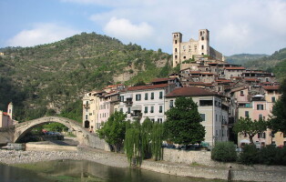 960px-dolceacqua38_-_panorama_del_paese_vecchio