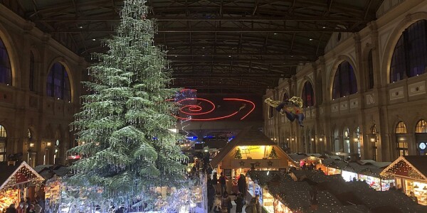 960px-zurich_christmas-market_at_the_train_station