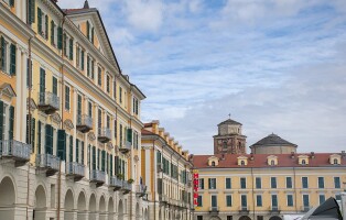 1096px-piazza_galimberti_a_cuneo