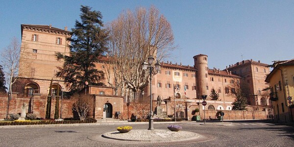 960px-castle_of_moncalieri_2818