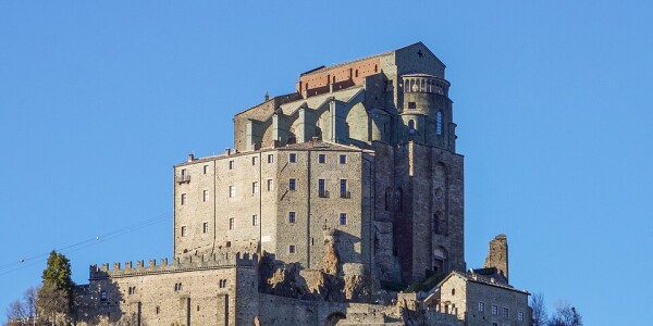 960px-sacra_di_san_michele_-_overview
